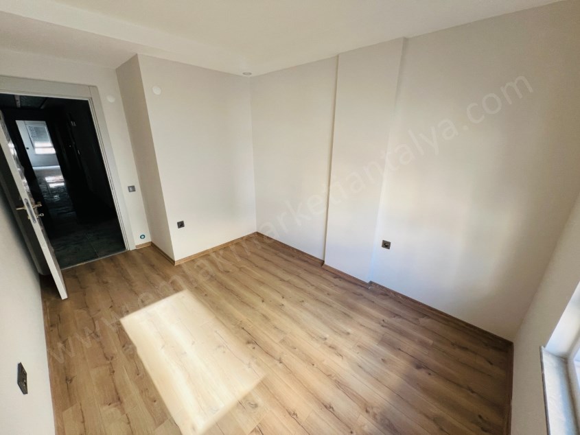 TRAMVAY YAKINI SİTE İÇİ DOĞALGAZLI KAPALI OTOPARKLI KİRALIK 3+1