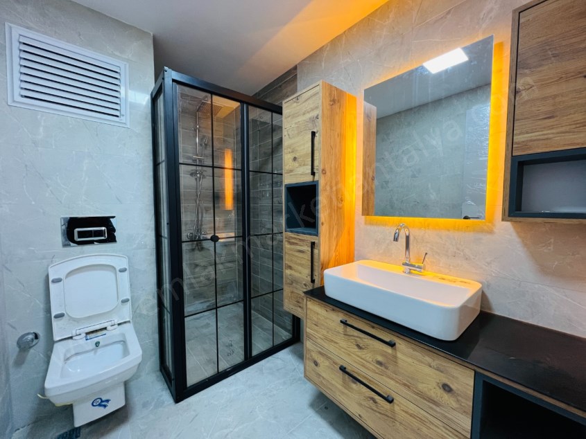 TRAMVAY YAKINI SİTE İÇİ DOĞALGAZLI KAPALI OTOPARKLI KİRALIK 3+1