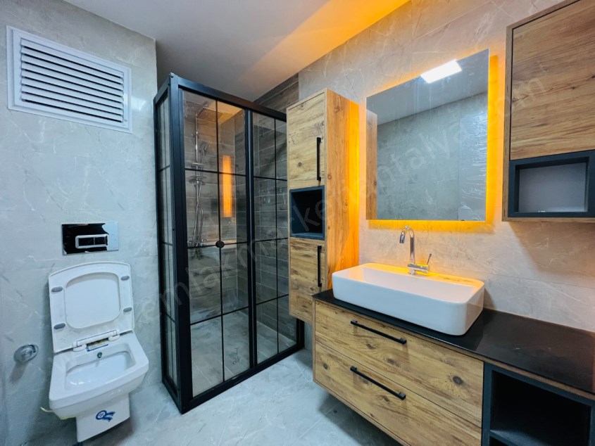 TRAMVAY YAKINI SİTE İÇİ DOĞALGAZLI KAPALI OTOPARKLI KİRALIK 3+1