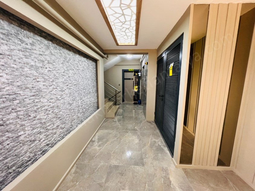 TRAMVAY YAKINI SİTE İÇİ DOĞALGAZLI KAPALI OTOPARKLI KİRALIK 3+1