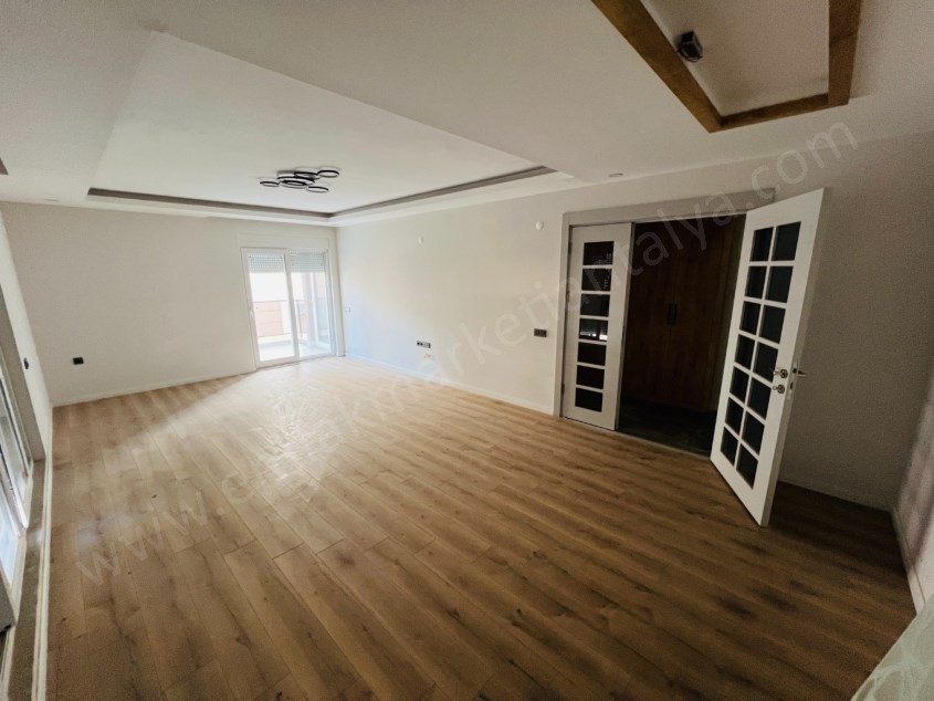 TRAMVAY YAKINI SİTE İÇİ DOĞALGAZLI KAPALI OTOPARKLI KİRALIK 3+1