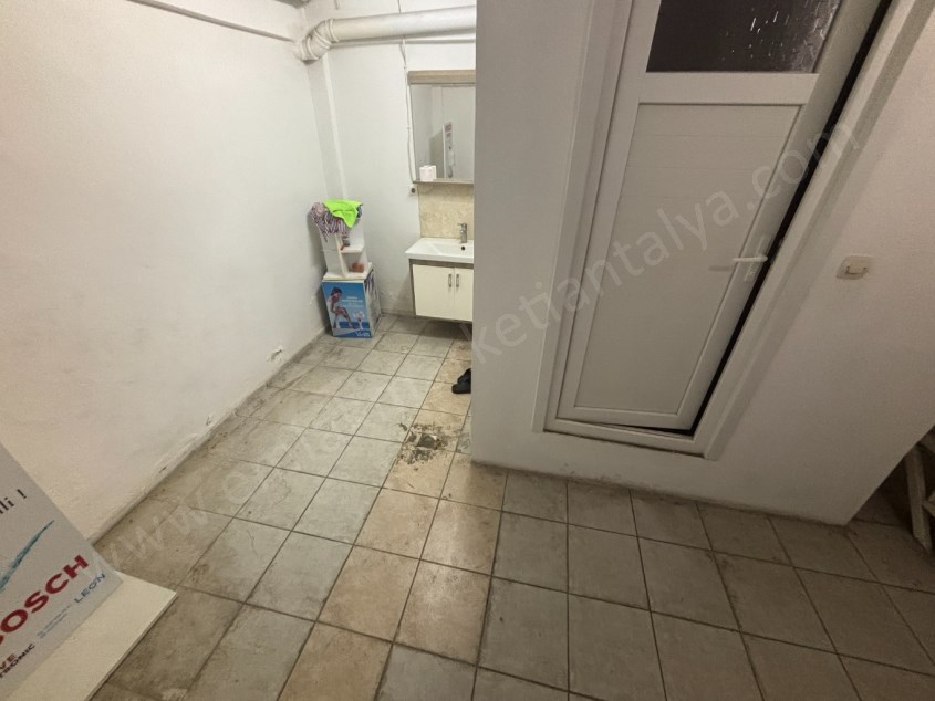 BURHANETTİN ONAT CADDE ÜZERİ MEYDAN KAVŞAĞI YAKINI DÜKKAN