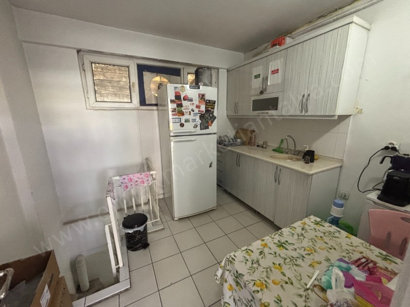 BURHANETTİN ONAT CADDE ÜZERİ MEYDAN KAVŞAĞI YAKINI DÜKKAN