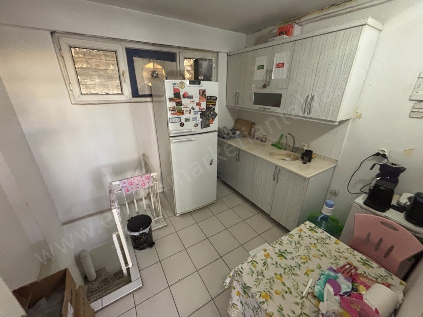 BURHANETTİN ONAT CADDE ÜZERİ MEYDAN KAVŞAĞI YAKINI DÜKKAN