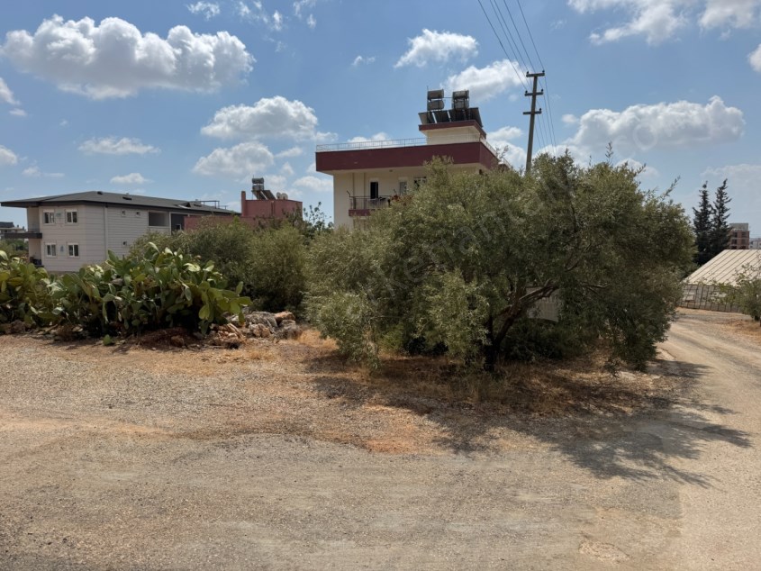 VARSAK MENDERES TE İMARLI KÖŞE BAŞI ARSA