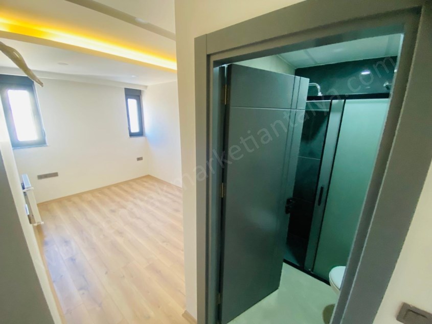 KÖŞEBAŞI D.GAZ KOMBİLİ EBEVEYN BANYOLU ASANSÖRLÜ SIFIR 2+1