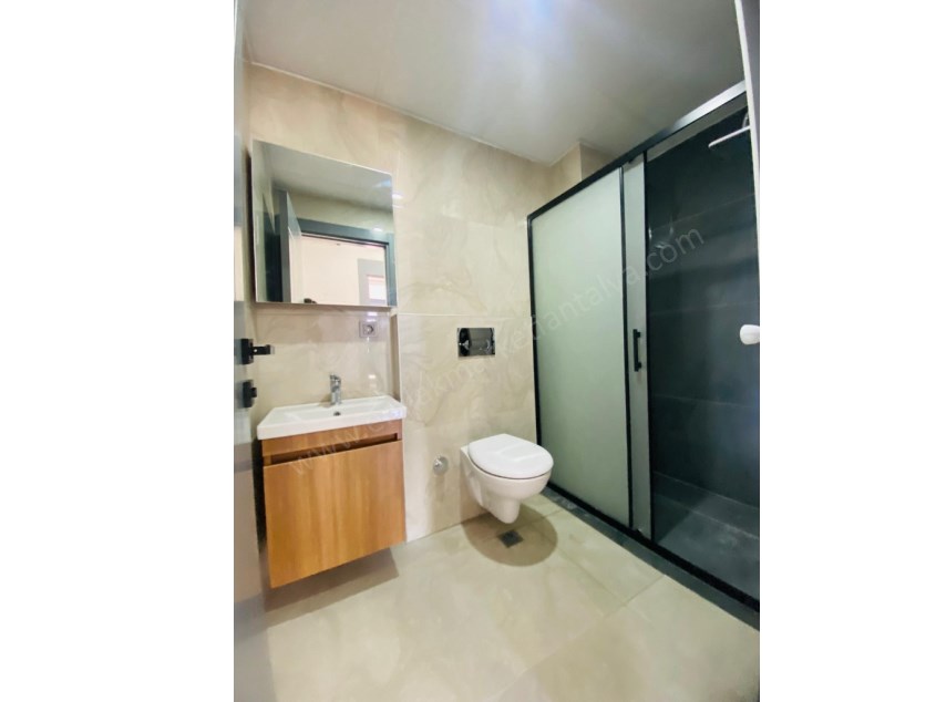 KÖŞEBAŞI D.GAZ KOMBİLİ EBEVEYN BANYOLU ASANSÖRLÜ SIFIR 2+1