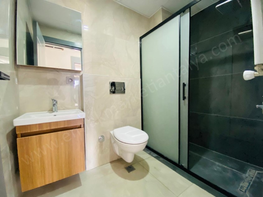 KÖŞEBAŞI D.GAZ KOMBİLİ EBEVEYN BANYOLU ASANSÖRLÜ SIFIR 2+1