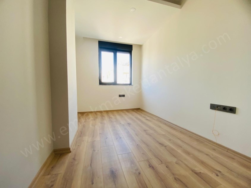 KÖŞEBAŞI D.GAZ KOMBİLİ EBEVEYN BANYOLU ASANSÖRLÜ SIFIR 2+1