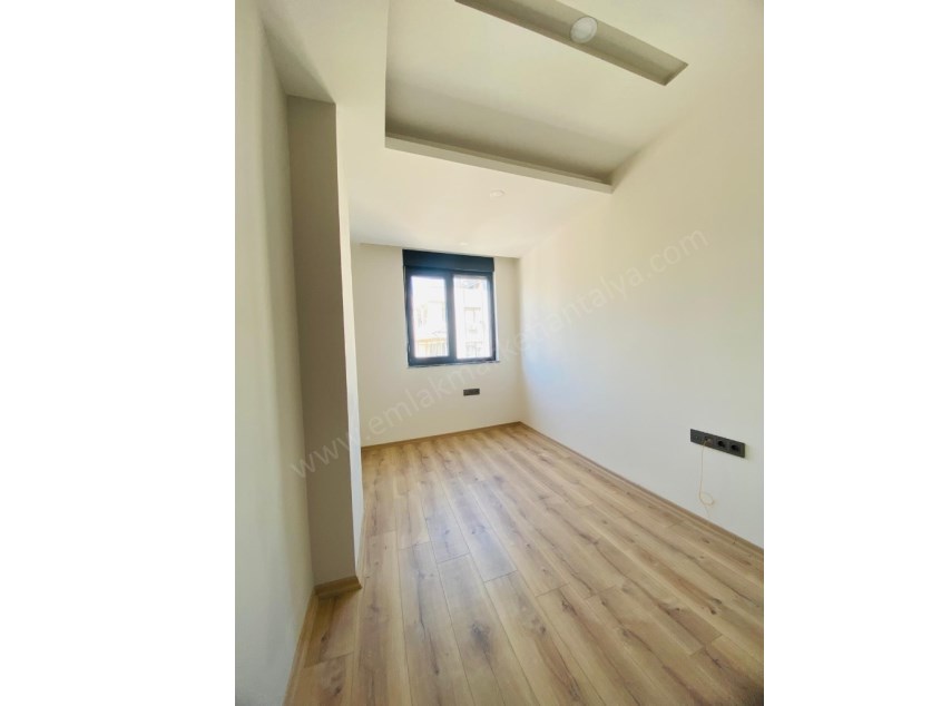 KÖŞEBAŞI D.GAZ KOMBİLİ EBEVEYN BANYOLU ASANSÖRLÜ SIFIR 2+1