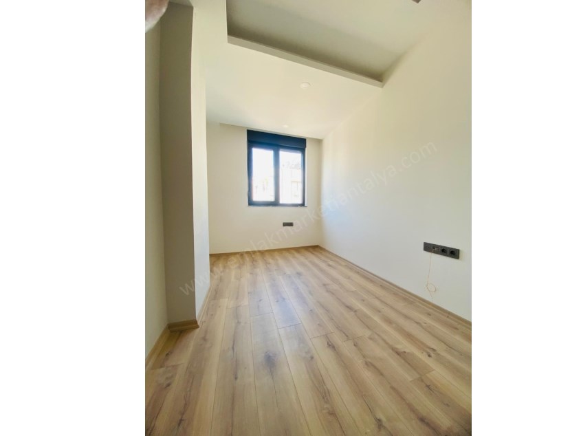 KÖŞEBAŞI D.GAZ KOMBİLİ EBEVEYN BANYOLU ASANSÖRLÜ SIFIR 2+1