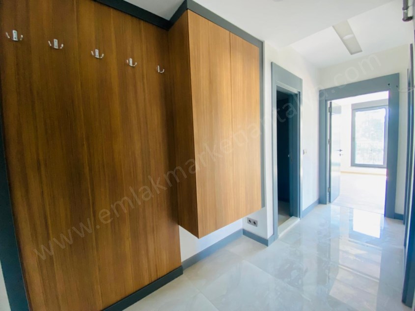 KÖŞEBAŞI D.GAZ KOMBİLİ EBEVEYN BANYOLU ASANSÖRLÜ SIFIR 2+1