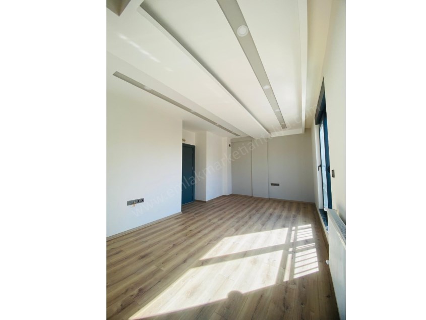 KÖŞEBAŞI D.GAZ KOMBİLİ EBEVEYN BANYOLU ASANSÖRLÜ SIFIR 2+1