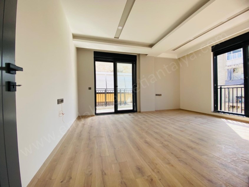 KÖŞEBAŞI D.GAZ KOMBİLİ GÜNEY VE DOĞU CEPHE ASANSÖRLÜ SIFIR 2+1