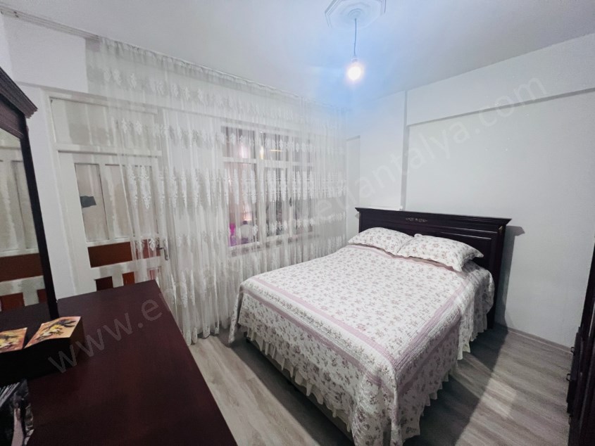 DUTLUBAHÇEDE EMRAH CADDESİ YAKINI 3+1 ARAKAT