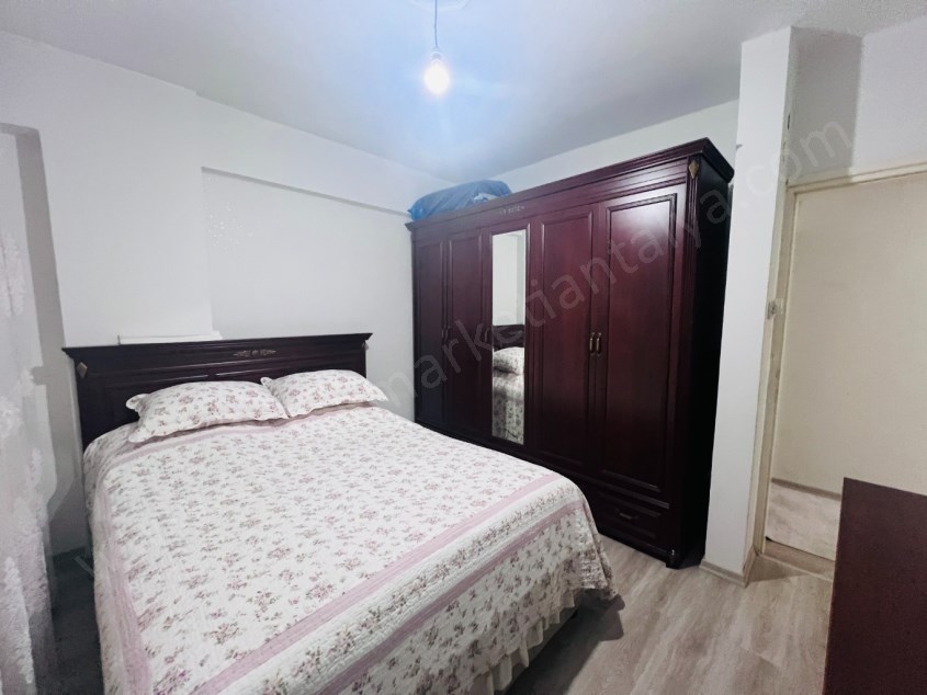 DUTLUBAHÇEDE EMRAH CADDESİ YAKINI 3+1 ARAKAT