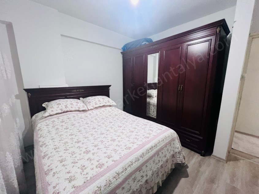 DUTLUBAHÇEDE EMRAH CADDESİ YAKINI 3+1 ARAKAT