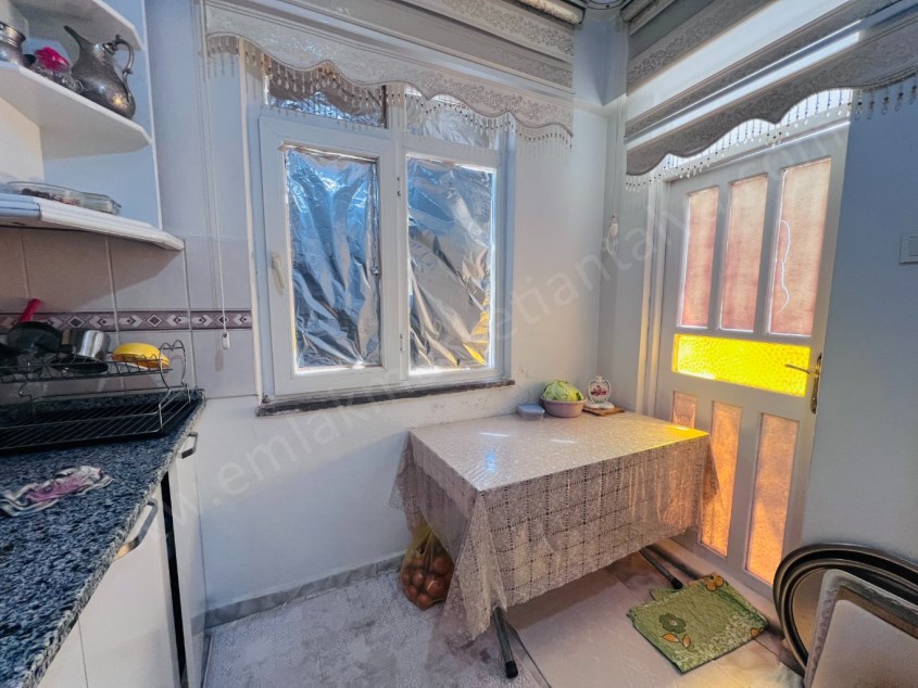 DUTLUBAHÇEDE EMRAH CADDESİ YAKINI 3+1 ARAKAT