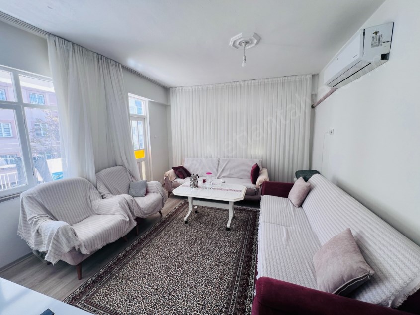 DUTLUBAHÇEDE EMRAH CADDESİ YAKINI 3+1 ARAKAT