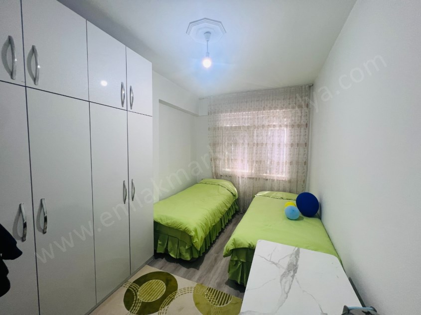 DUTLUBAHÇEDE EMRAH CADDESİ YAKINI 3+1 ARAKAT