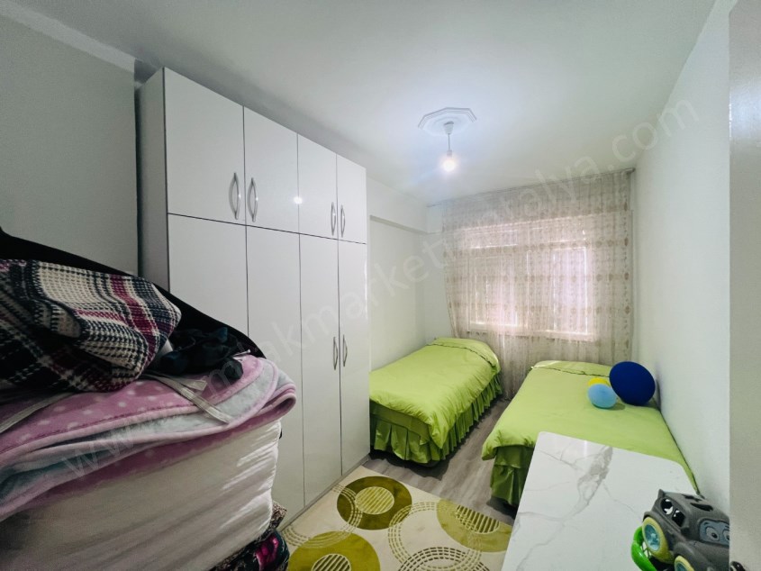 DUTLUBAHÇEDE EMRAH CADDESİ YAKINI 3+1 ARAKAT