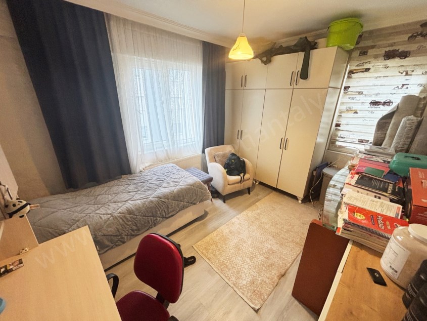 SERVİS GÜZERGAHI YAKINI DOĞALGAZLI KOMBİLİ KATTA TEK DAİRE