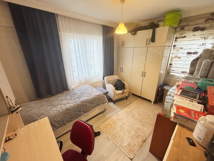 SERVİS GÜZERGAHI YAKINI DOĞALGAZLI KOMBİLİ KATTA TEK DAİRE