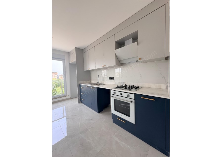 AYANOĞLUNDA TRAMVAY YAKINI SİTE İÇİ ARAKAT LÜKS 2+1