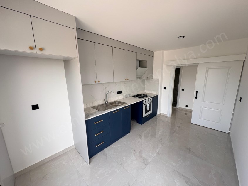 AYANOĞLUNDA TRAMVAY YAKINI SİTE İÇİ ARAKAT LÜKS 2+1