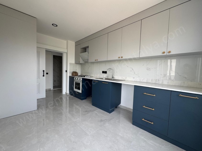 AYANOĞLUNDA SİTE İÇİ ÇİFT BALKONLU ARAKAT 3+1