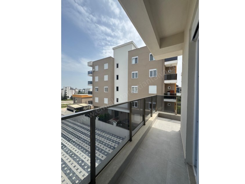 AYANOĞLUNDA SİTE İÇİ ÇİFT BALKONLU ARAKAT 3+1