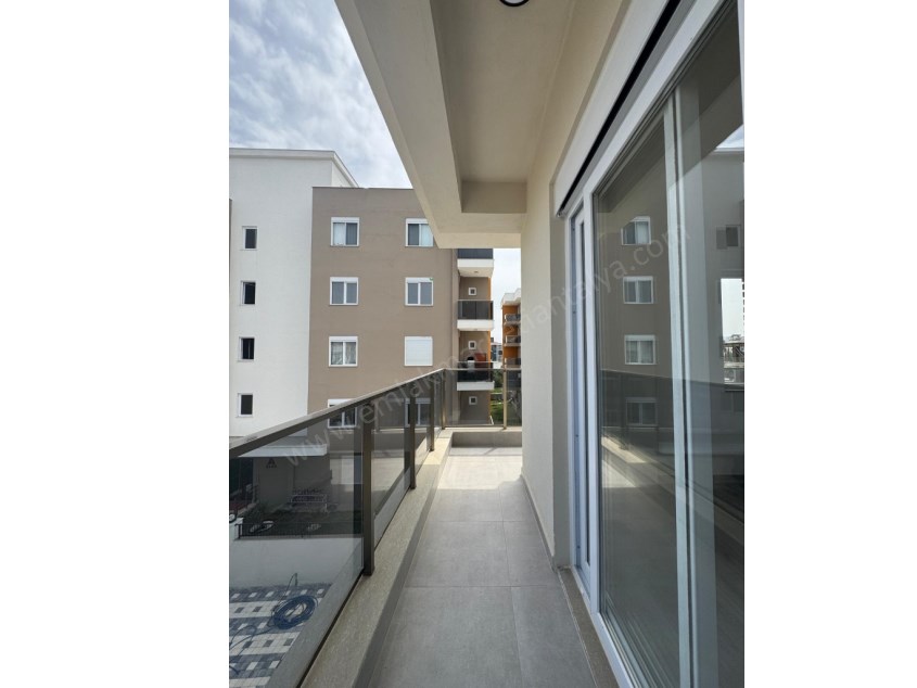 AYANOĞLUNDA SİTE İÇİ ÇİFT BALKONLU ARAKAT 3+1