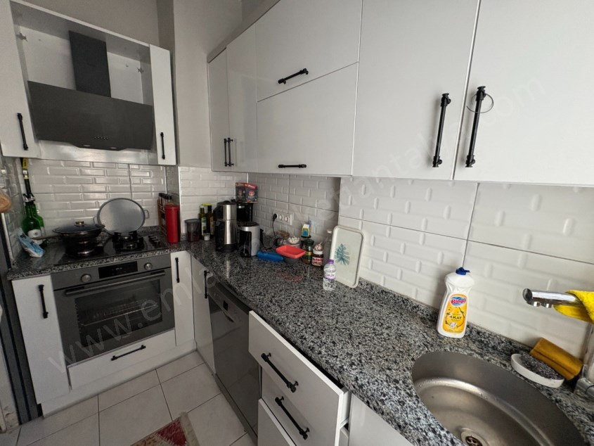 ZAMBAK CADDESİNDE ARAKAT , DOĞALGAZLI , İÇİ YENİLENMİŞ 3+1
