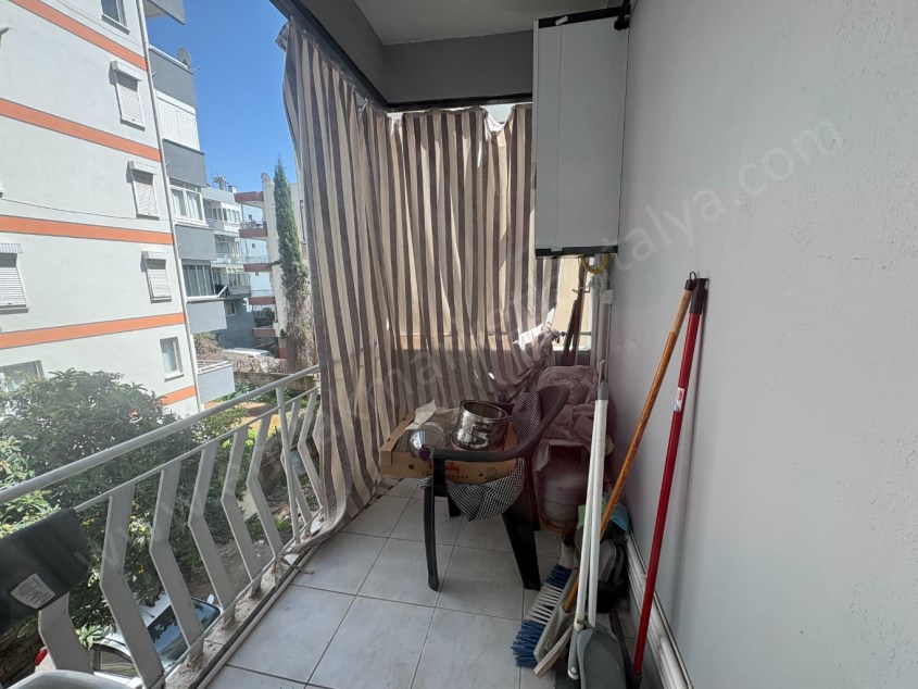 ZAMBAK CADDESİNDE ARAKAT , DOĞALGAZLI , İÇİ YENİLENMİŞ 3+1
