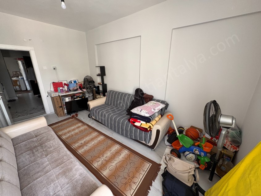 ZAMBAK CADDESİNDE ARAKAT , DOĞALGAZLI , İÇİ YENİLENMİŞ 3+1