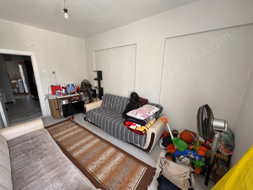 ZAMBAK CADDESİNDE ARAKAT , DOĞALGAZLI , İÇİ YENİLENMİŞ 3+1