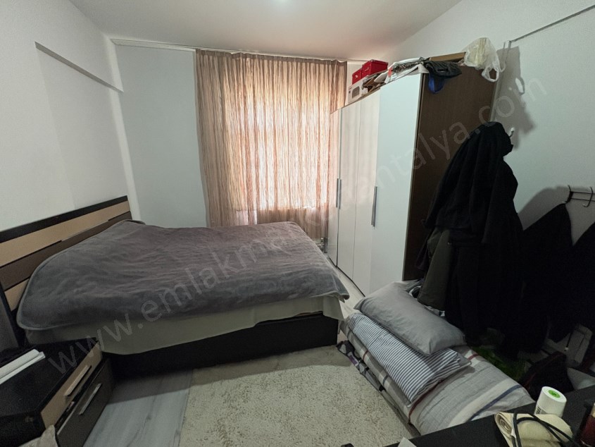 ZAMBAK CADDESİNDE ARAKAT , DOĞALGAZLI , İÇİ YENİLENMİŞ 3+1