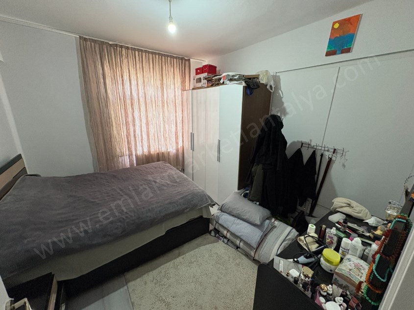 ZAMBAK CADDESİNDE ARAKAT , DOĞALGAZLI , İÇİ YENİLENMİŞ 3+1
