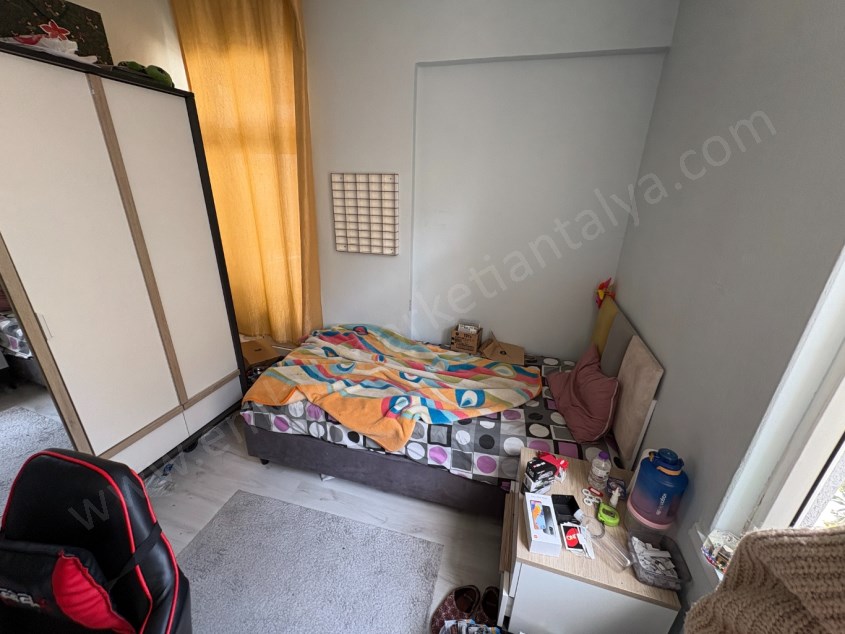 ZAMBAK CADDESİNDE ARAKAT , DOĞALGAZLI , İÇİ YENİLENMİŞ 3+1