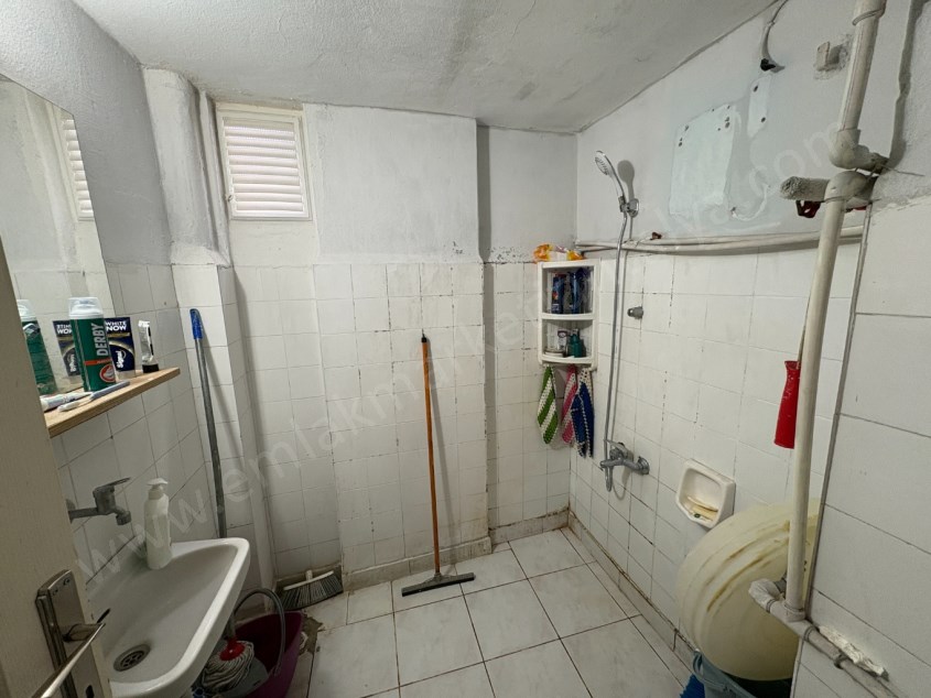 ZAMBAK CADDESİNDE ARAKAT , DOĞALGAZLI , İÇİ YENİLENMİŞ 3+1