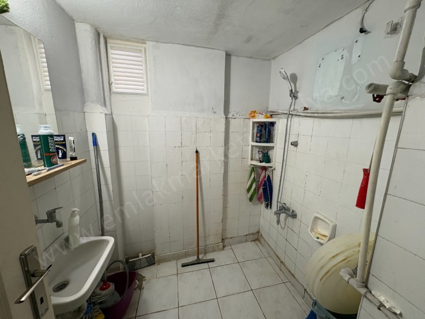 ZAMBAK CADDESİNDE ARAKAT , DOĞALGAZLI , İÇİ YENİLENMİŞ 3+1