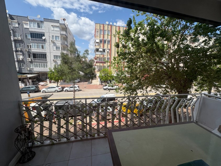 ZAMBAK CADDESİNDE ARAKAT , DOĞALGAZLI , İÇİ YENİLENMİŞ 3+1