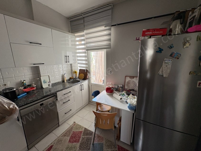 ZAMBAK CADDESİNDE ARAKAT , DOĞALGAZLI , İÇİ YENİLENMİŞ 3+1