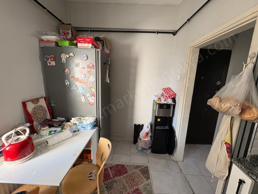 ZAMBAK CADDESİNDE ARAKAT , DOĞALGAZLI , İÇİ YENİLENMİŞ 3+1