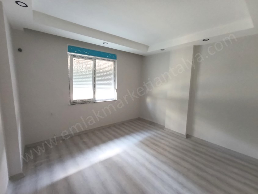 TRAMVAYA YAKIN, HAVUZLU GENİŞLETİLMİŞ YÜKSEK GİRİŞ 2+1 SATILIK DAİRE