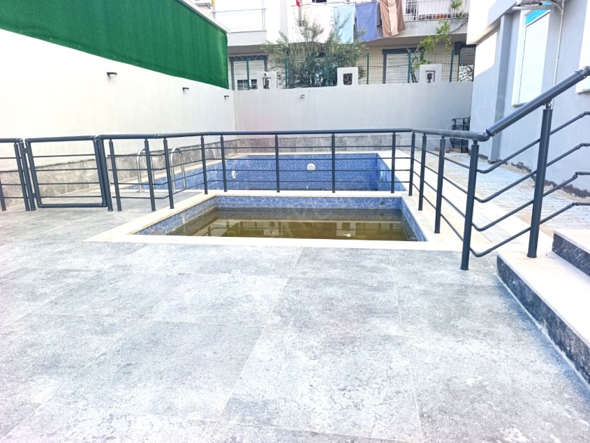 TRAMVAYA YAKIN, HAVUZLU GENİŞLETİLMİŞ YÜKSEK GİRİŞ 2+1 SATILIK DAİRE