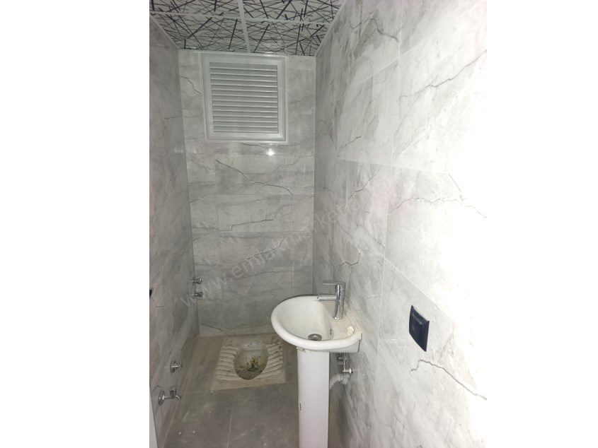 TRAMVAYA YAKIN, HAVUZLU GENİŞLETİLMİŞ YÜKSEK GİRİŞ 2+1 SATILIK DAİRE