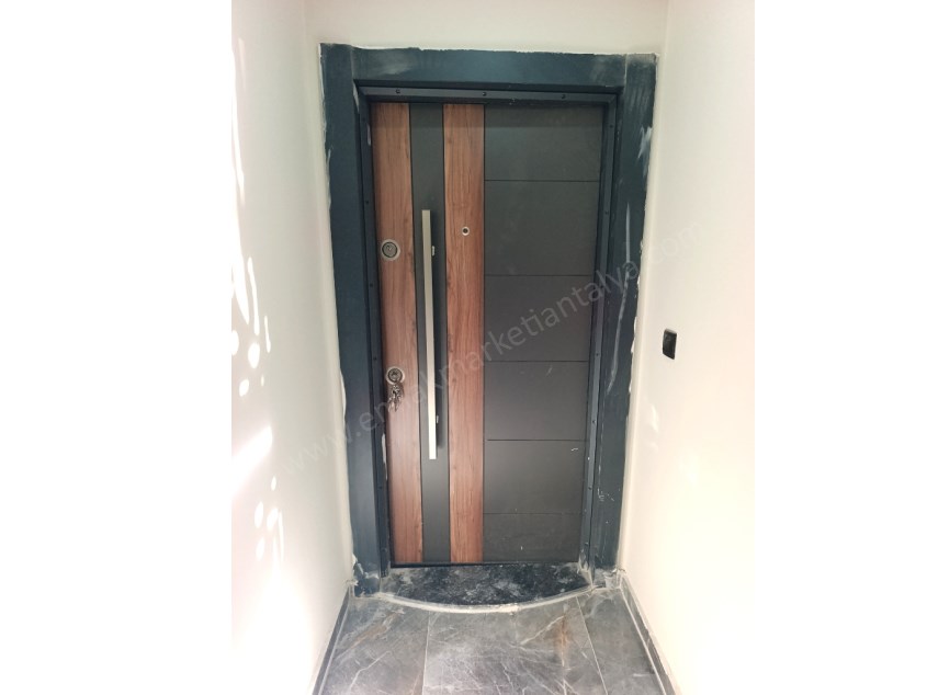 TRAMVAYA YAKIN, HAVUZLU GENİŞLETİLMİŞ YÜKSEK GİRİŞ 2+1 SATILIK DAİRE