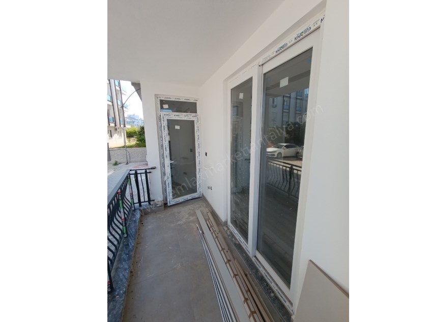 TRAMVAYA YAKIN, HAVUZLU GENİŞLETİLMİŞ YÜKSEK GİRİŞ 2+1 SATILIK DAİRE
