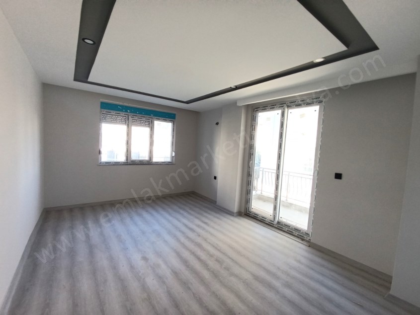 TRAMVAYA YAKIN, HAVUZLU GENİŞLETİLMİŞ YÜKSEK GİRİŞ 2+1 SATILIK DAİRE